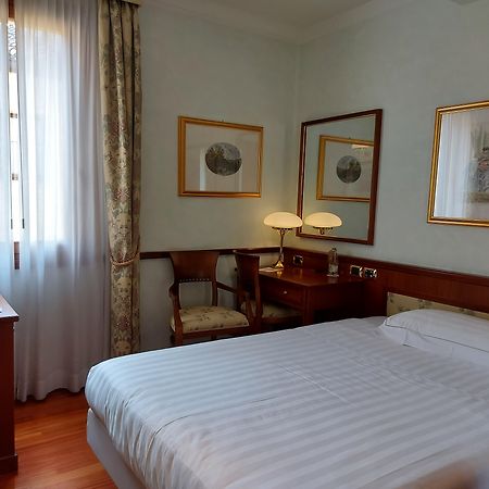 Phi Hotel Dei Medaglioni Корреджио Экстерьер фото