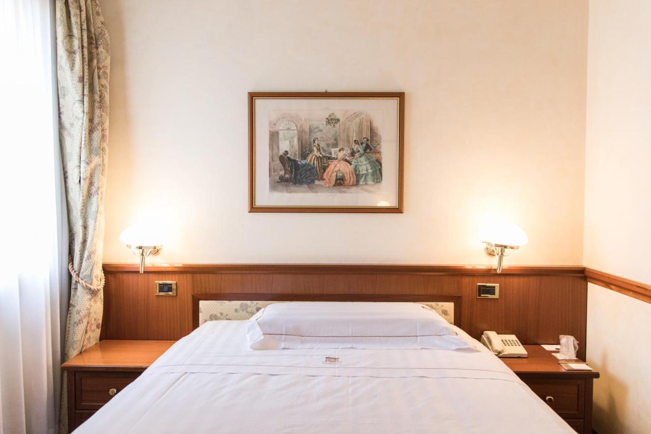 Phi Hotel Dei Medaglioni Корреджио Экстерьер фото