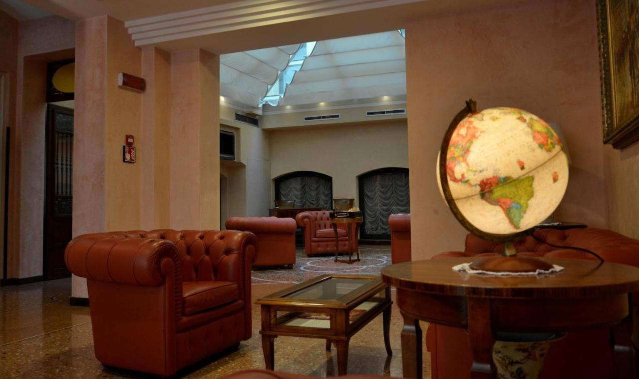 Phi Hotel Dei Medaglioni Корреджио Экстерьер фото