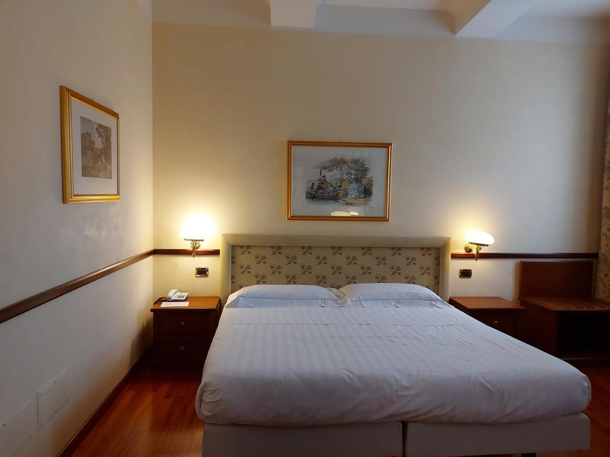 Phi Hotel Dei Medaglioni Корреджио Экстерьер фото