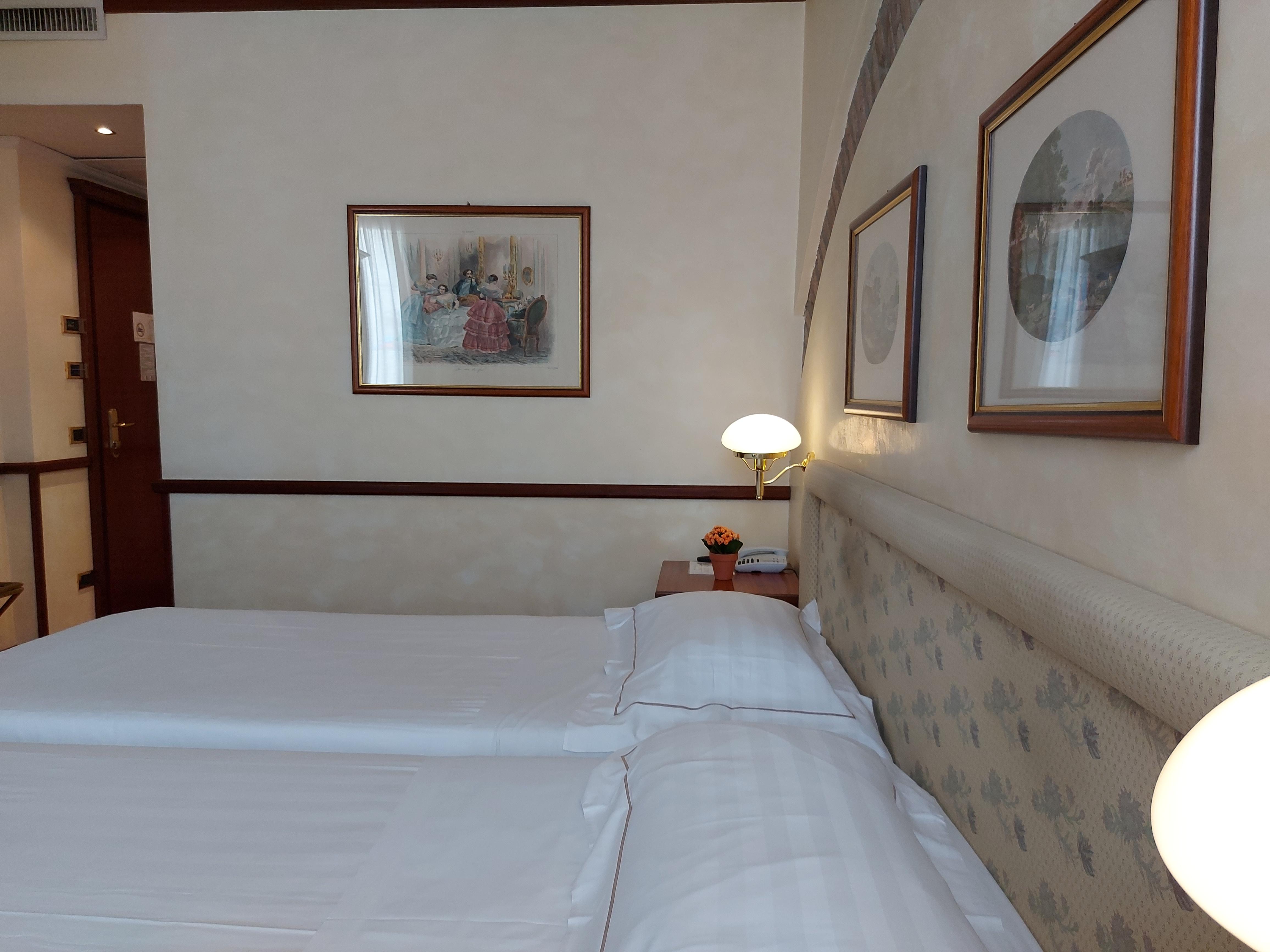 Phi Hotel Dei Medaglioni Корреджио Экстерьер фото