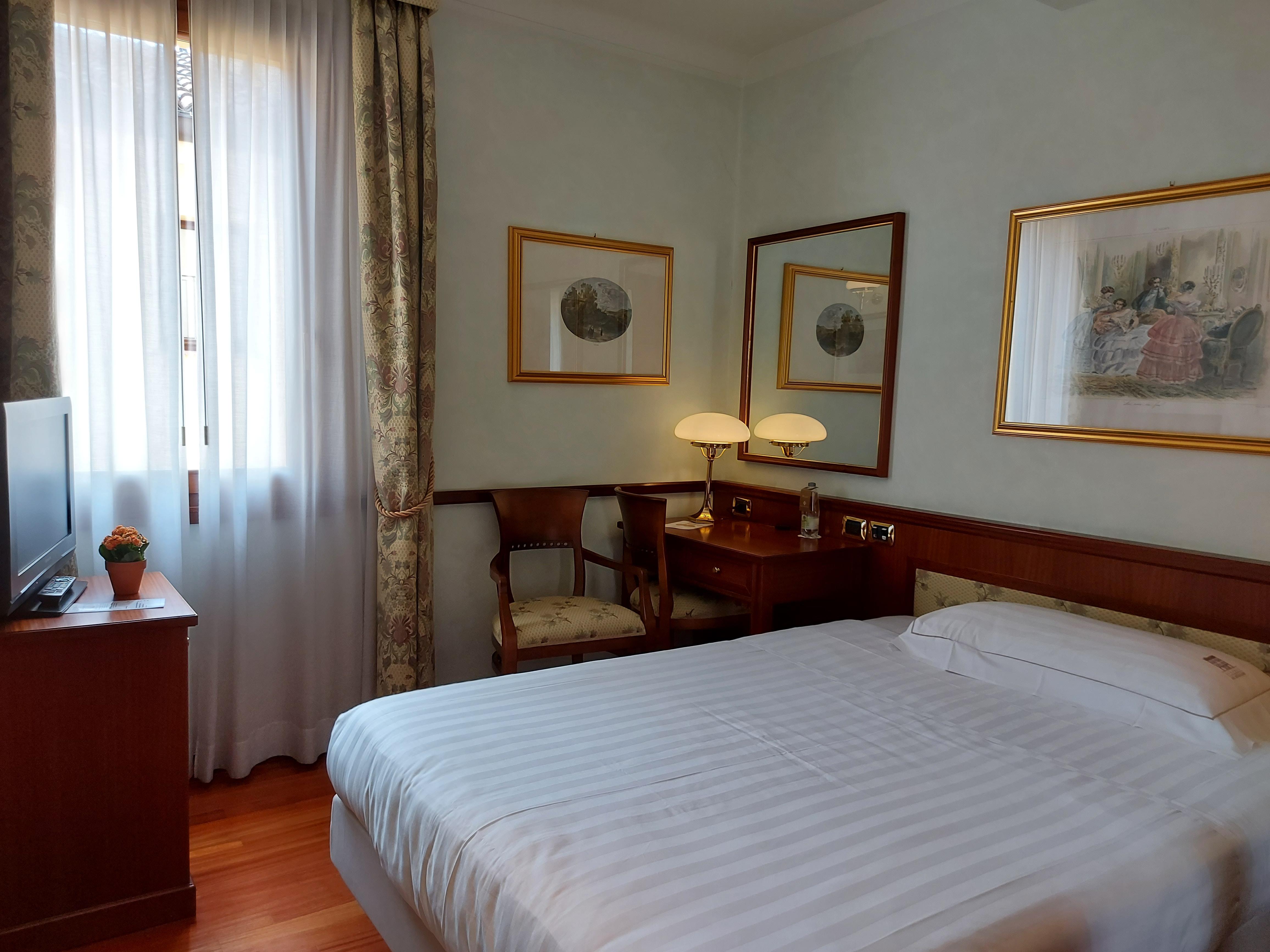 Phi Hotel Dei Medaglioni Корреджио Экстерьер фото