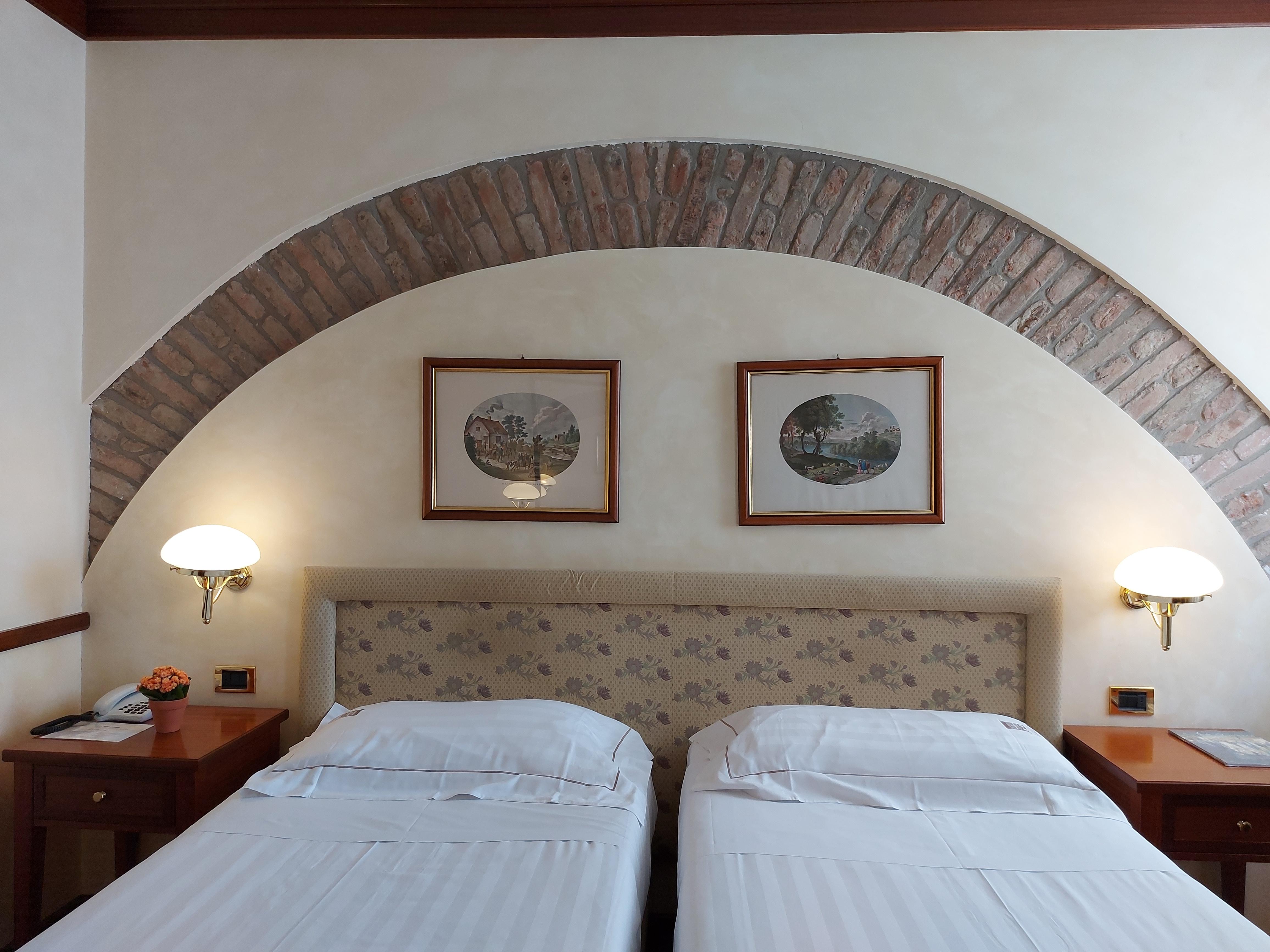 Phi Hotel Dei Medaglioni Корреджио Экстерьер фото