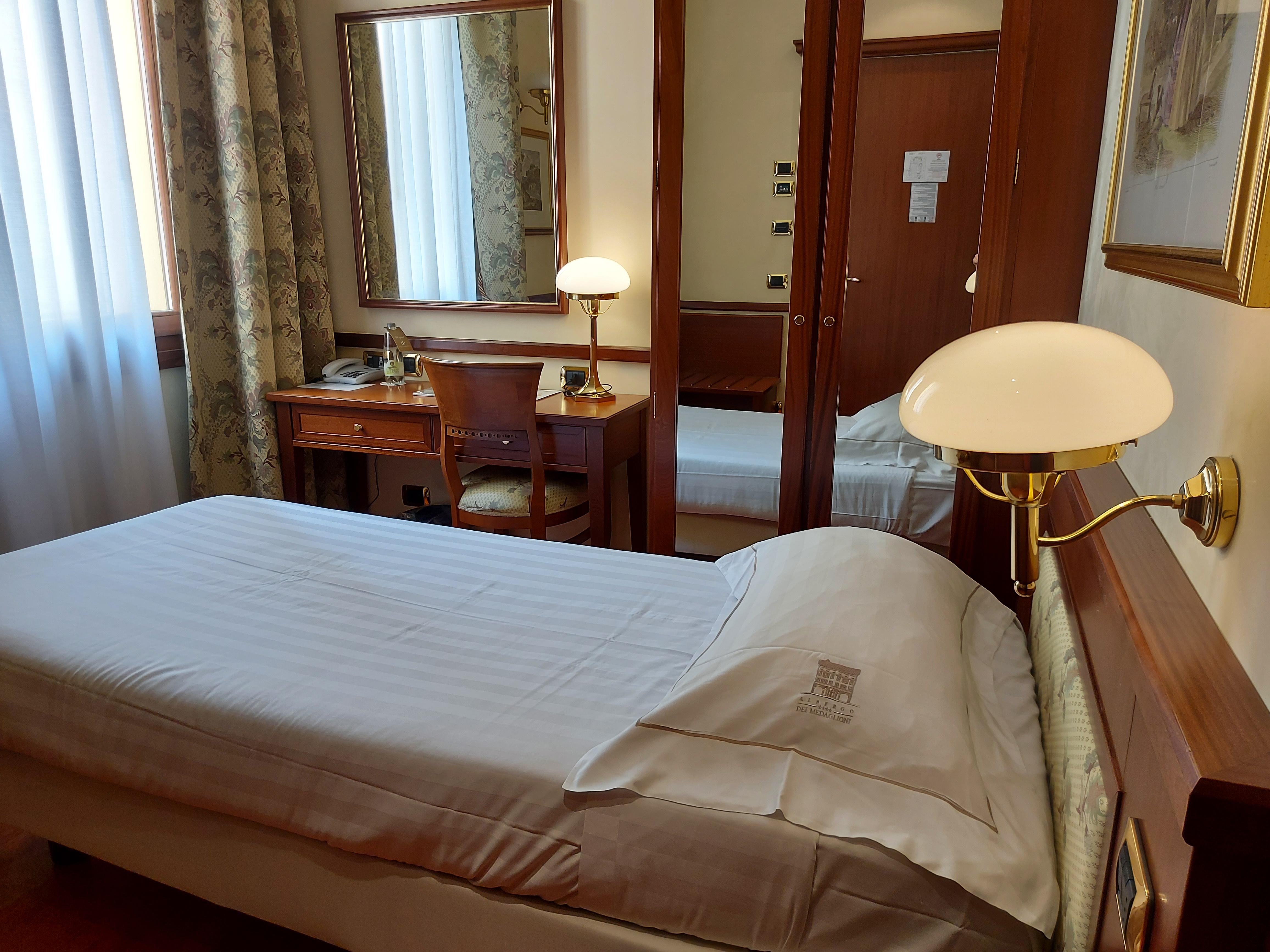 Phi Hotel Dei Medaglioni Корреджио Экстерьер фото