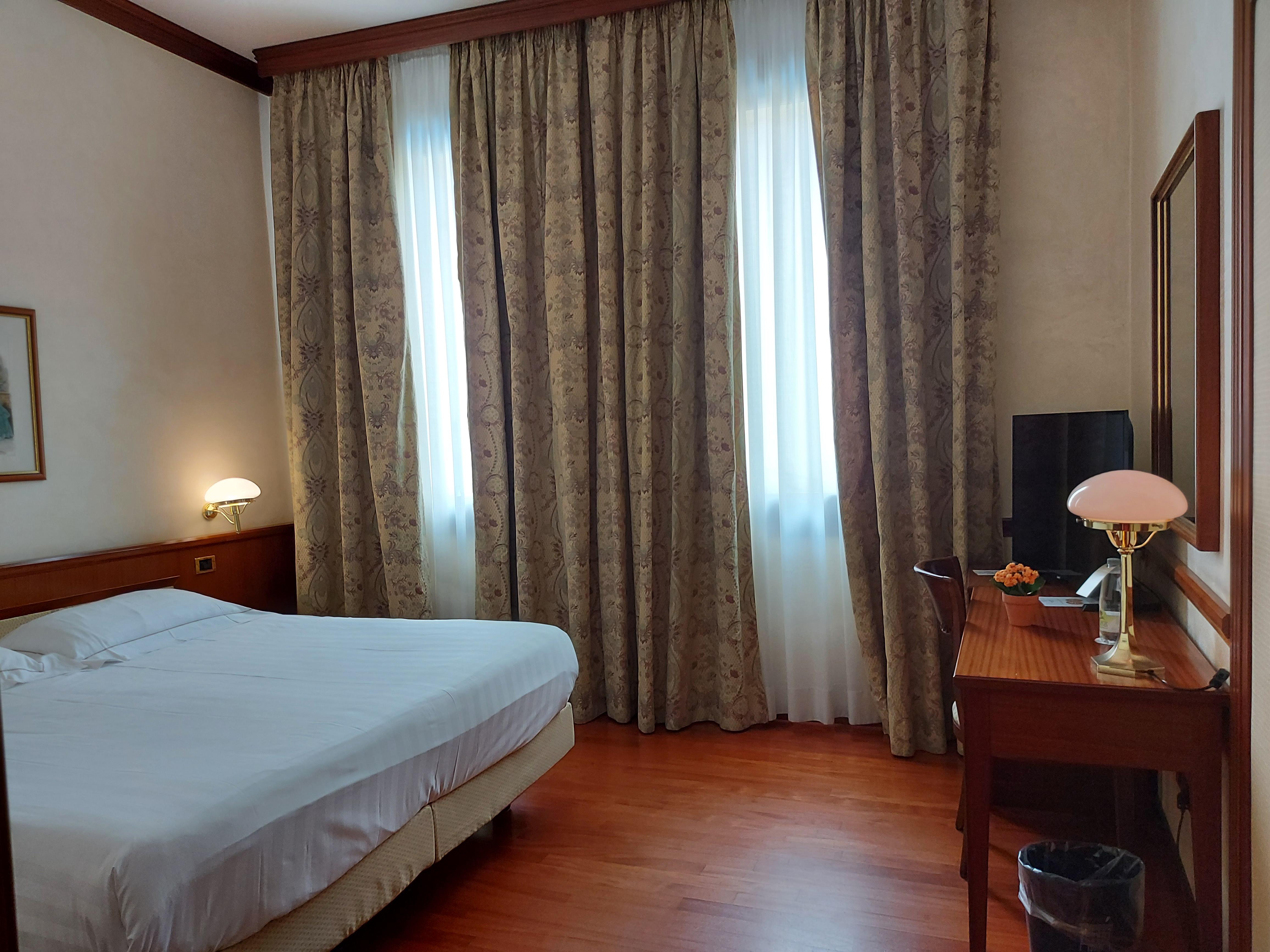 Phi Hotel Dei Medaglioni Корреджио Экстерьер фото