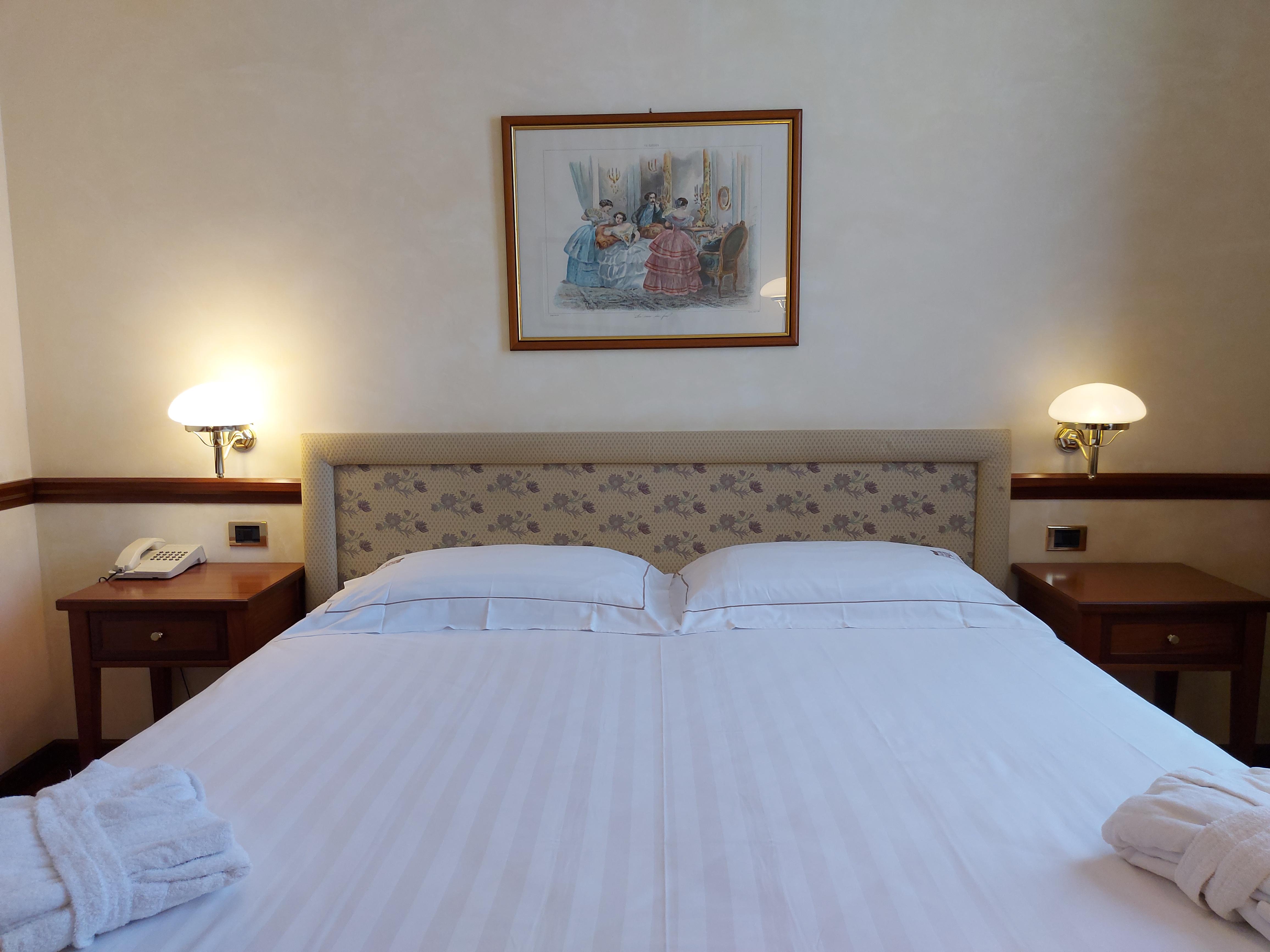 Phi Hotel Dei Medaglioni Корреджио Экстерьер фото