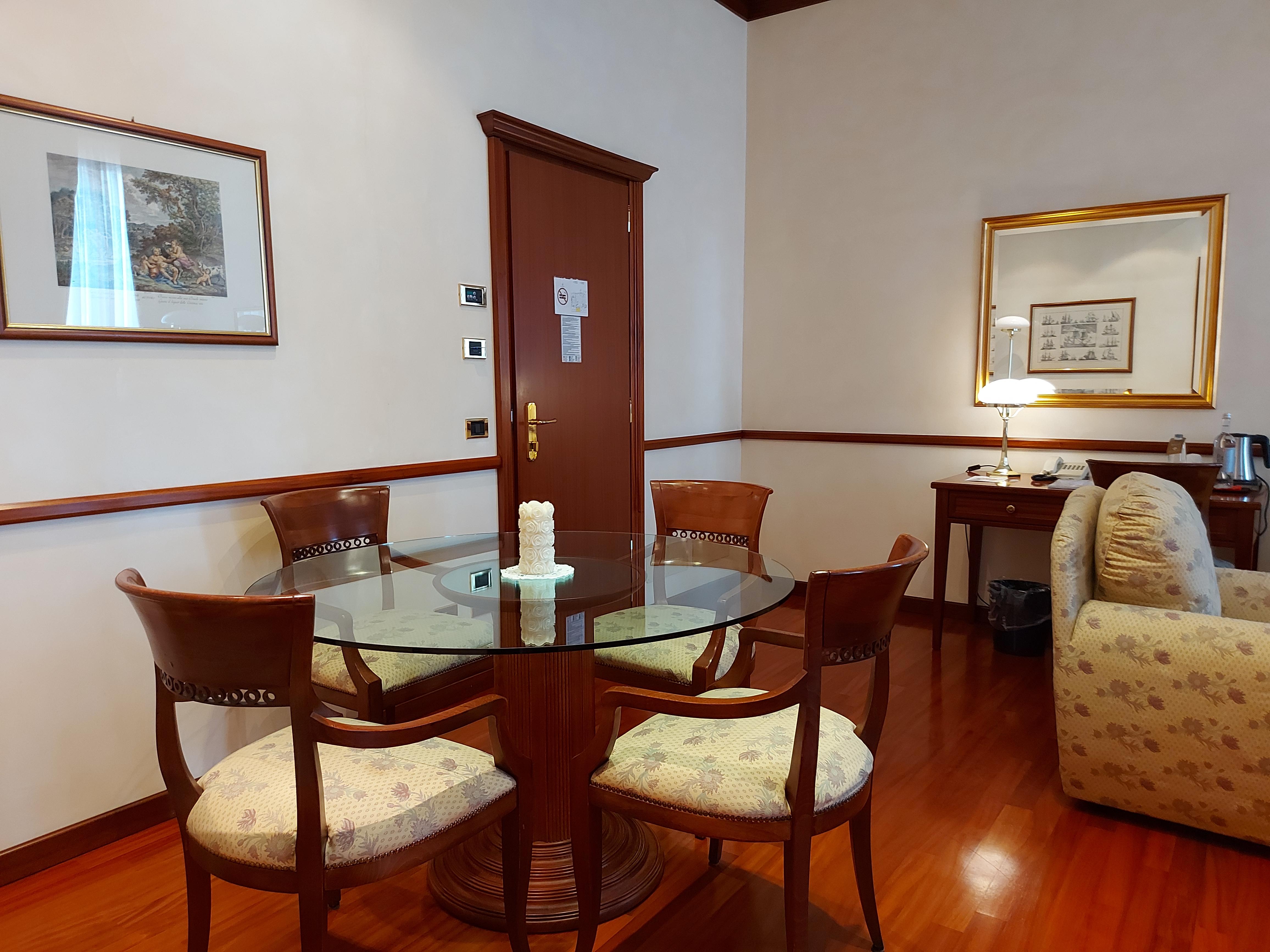 Phi Hotel Dei Medaglioni Корреджио Экстерьер фото