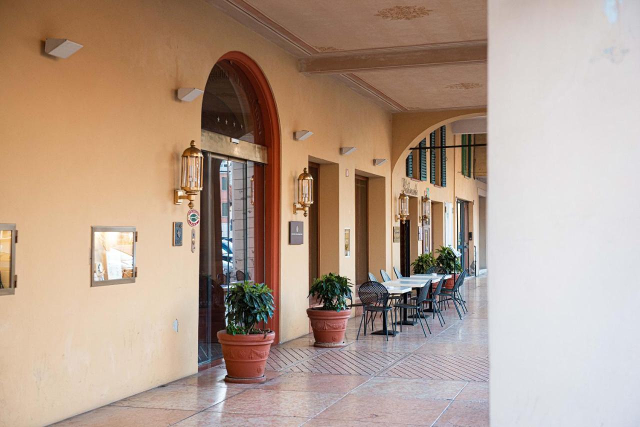 Phi Hotel Dei Medaglioni Корреджио Экстерьер фото