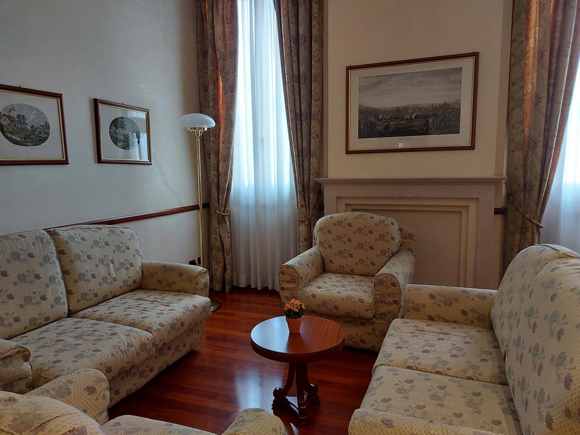 Phi Hotel Dei Medaglioni Корреджио Экстерьер фото