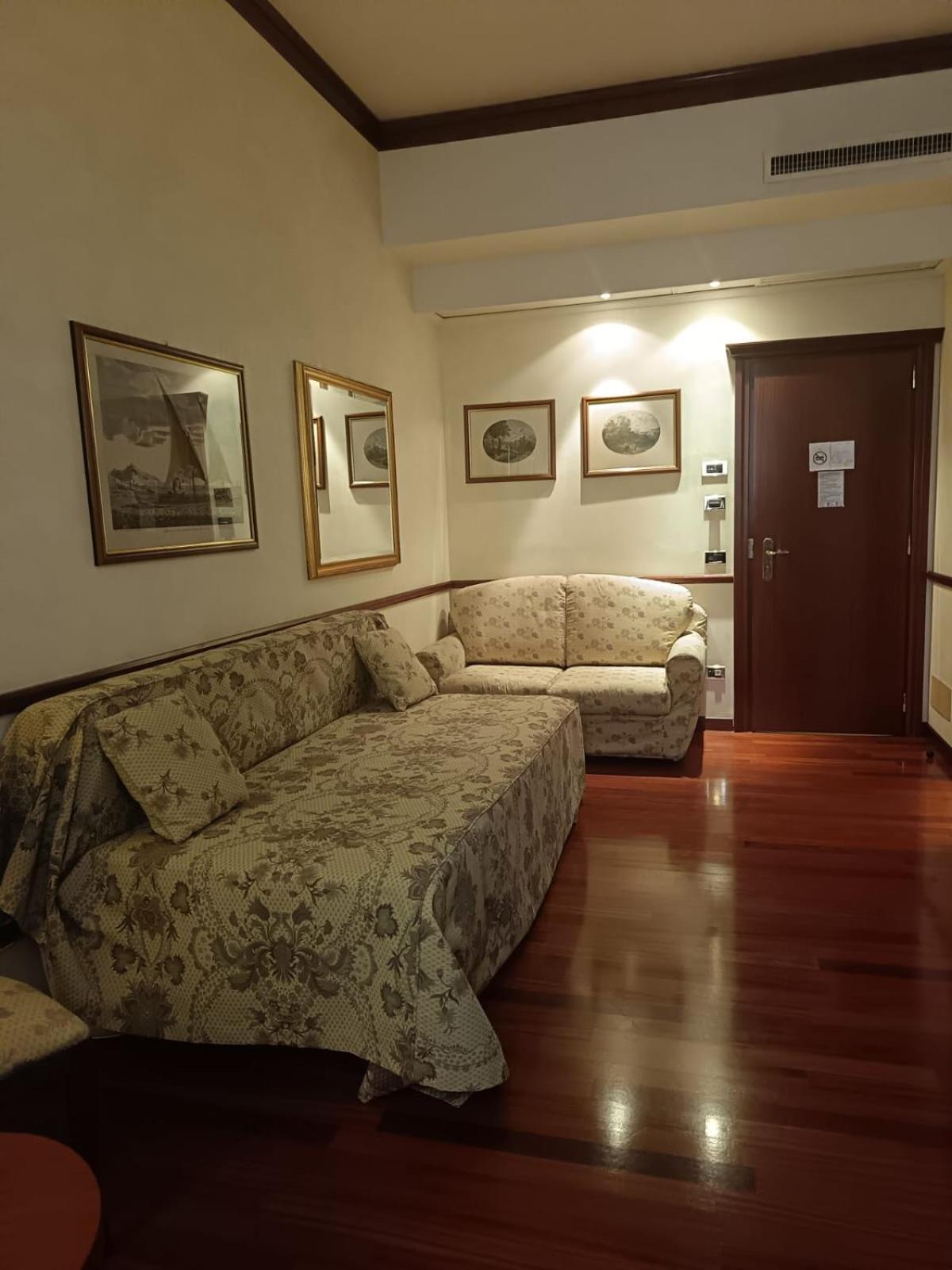 Phi Hotel Dei Medaglioni Корреджио Экстерьер фото