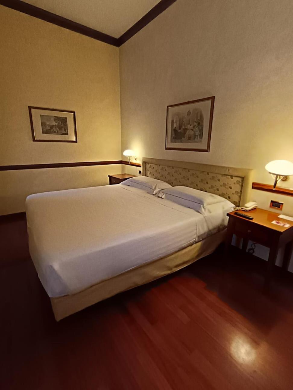 Phi Hotel Dei Medaglioni Корреджио Экстерьер фото