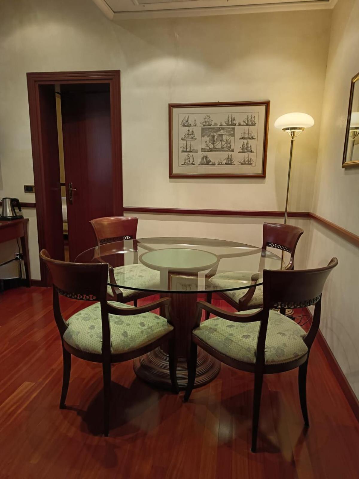 Phi Hotel Dei Medaglioni Корреджио Экстерьер фото