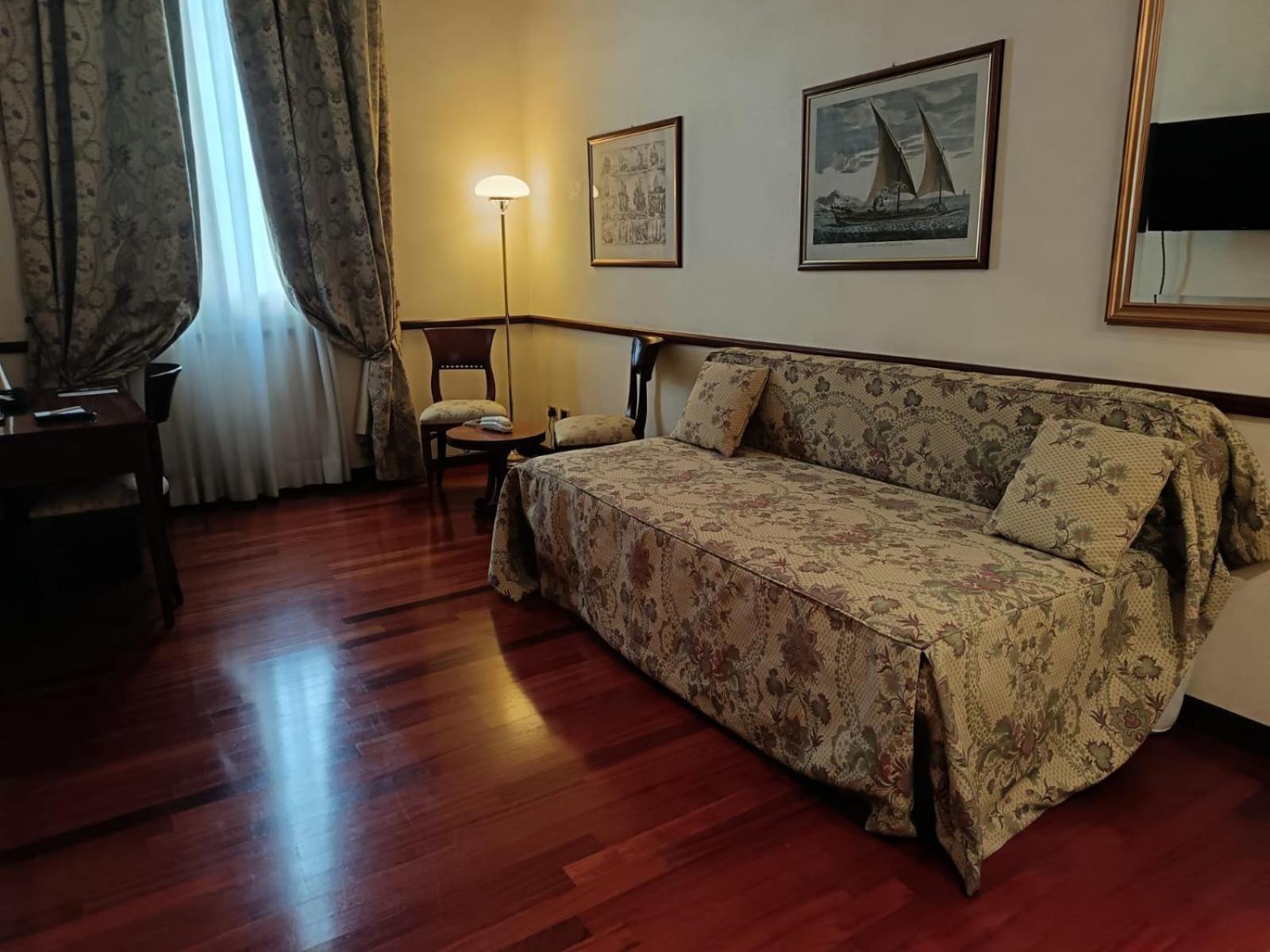 Phi Hotel Dei Medaglioni Корреджио Экстерьер фото