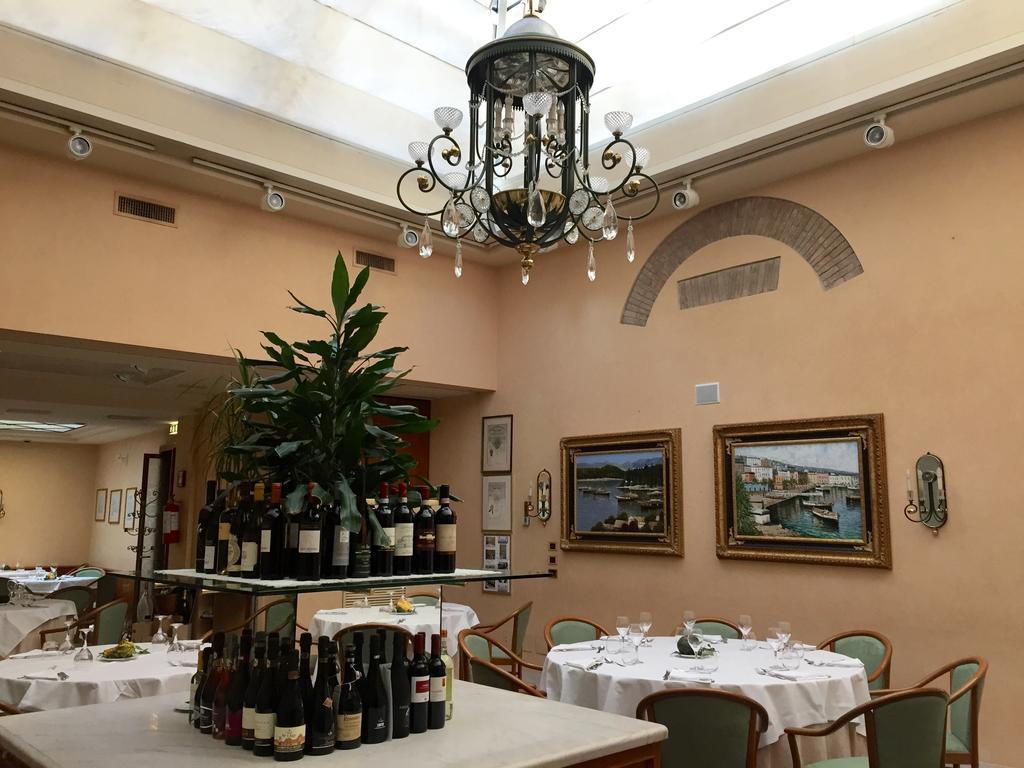 Phi Hotel Dei Medaglioni Корреджио Экстерьер фото