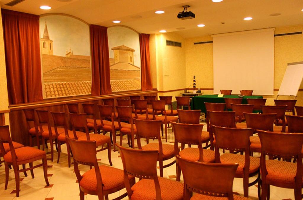 Phi Hotel Dei Medaglioni Корреджио Экстерьер фото