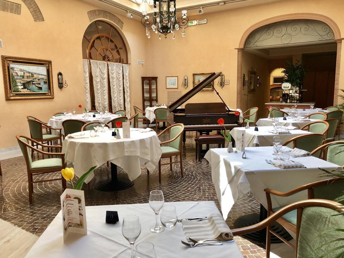 Phi Hotel Dei Medaglioni Корреджио Экстерьер фото