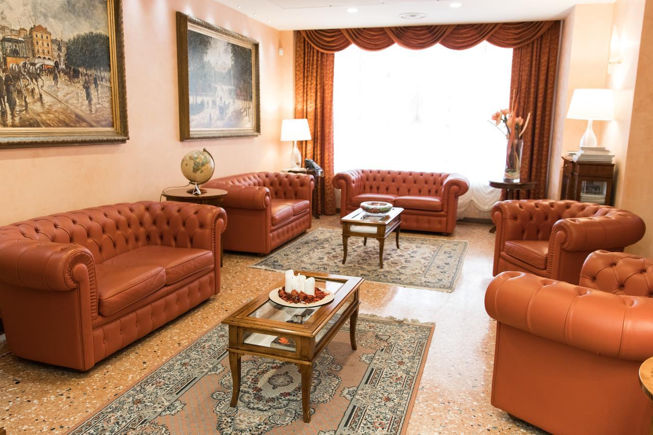 Phi Hotel Dei Medaglioni Корреджио Экстерьер фото