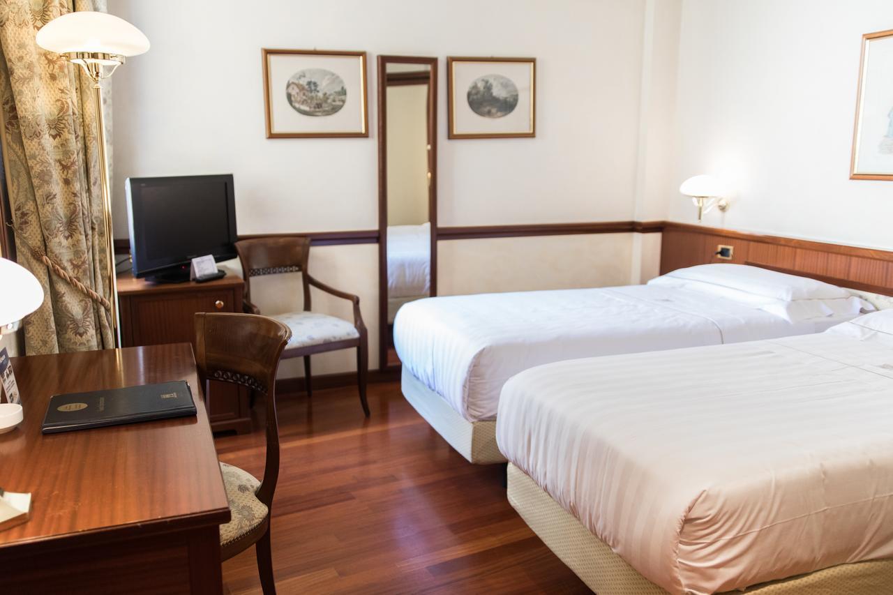 Phi Hotel Dei Medaglioni Корреджио Экстерьер фото