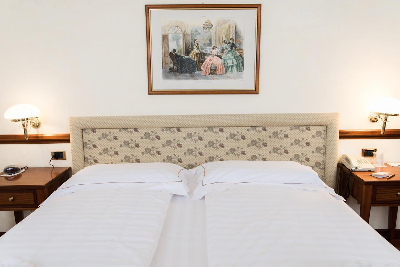 Phi Hotel Dei Medaglioni Корреджио Экстерьер фото