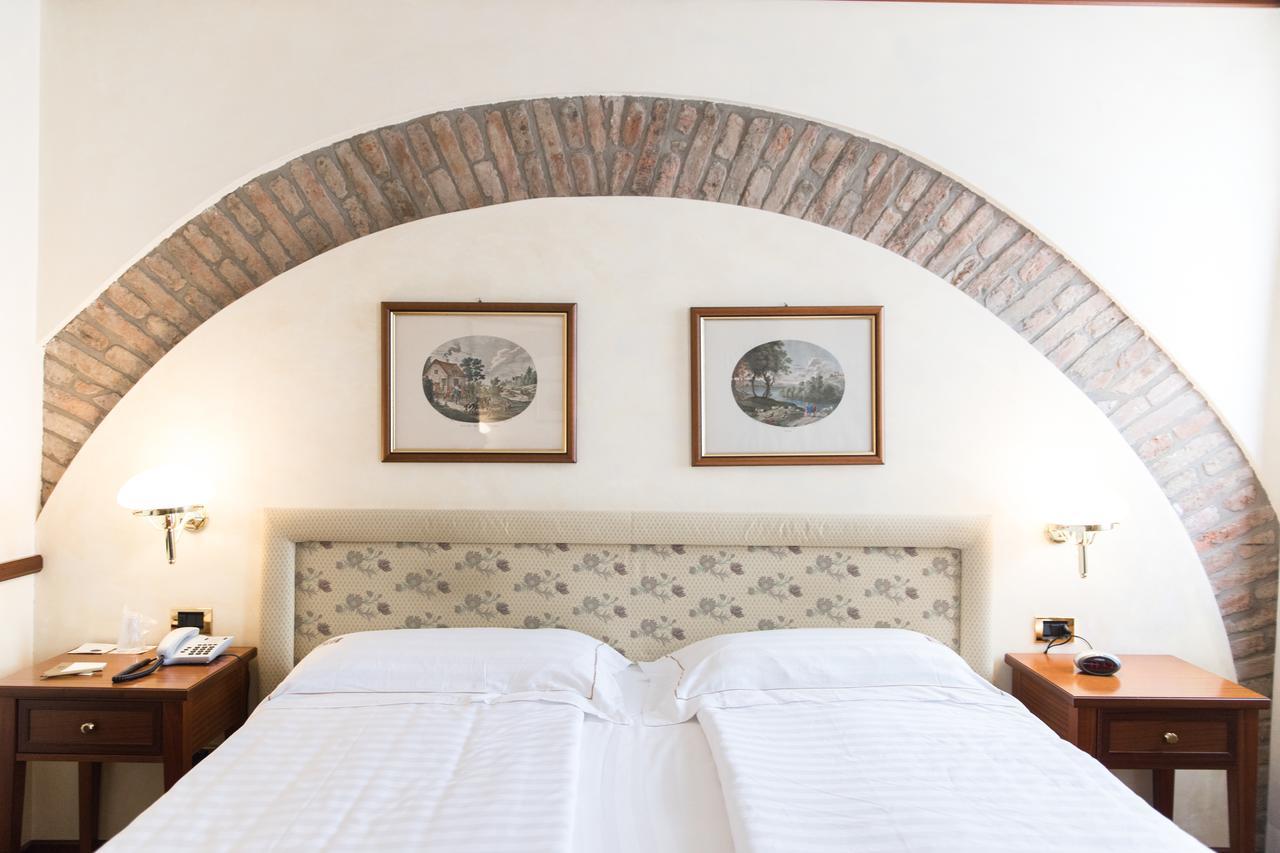 Phi Hotel Dei Medaglioni Корреджио Экстерьер фото