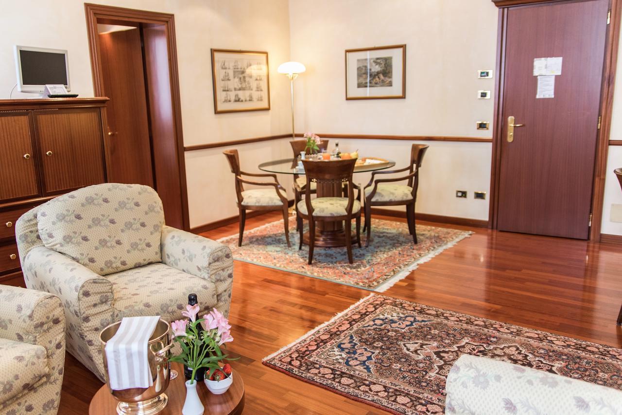 Phi Hotel Dei Medaglioni Корреджио Экстерьер фото