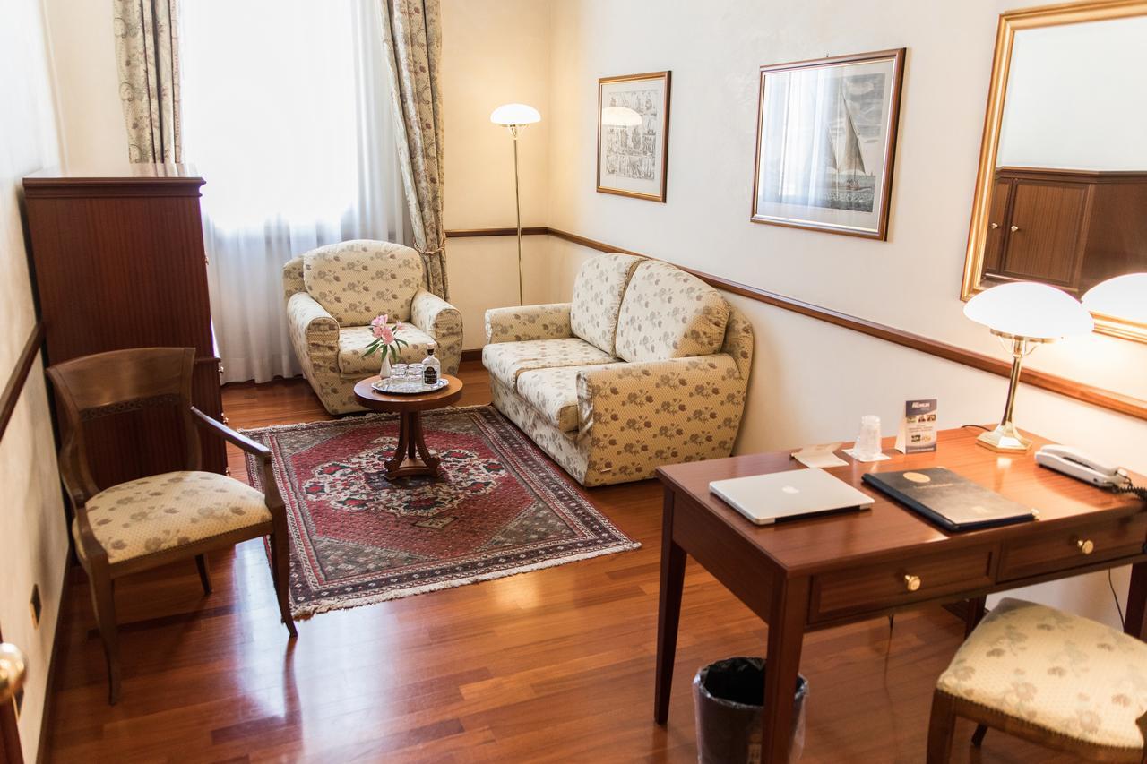Phi Hotel Dei Medaglioni Корреджио Экстерьер фото